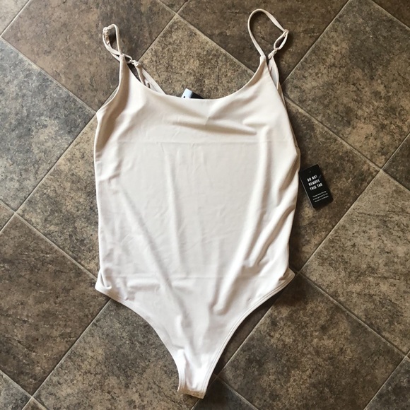 EXPRESS Body Contour Scoop Neck Thong Bodysuit NWT - Picture 5 of 10